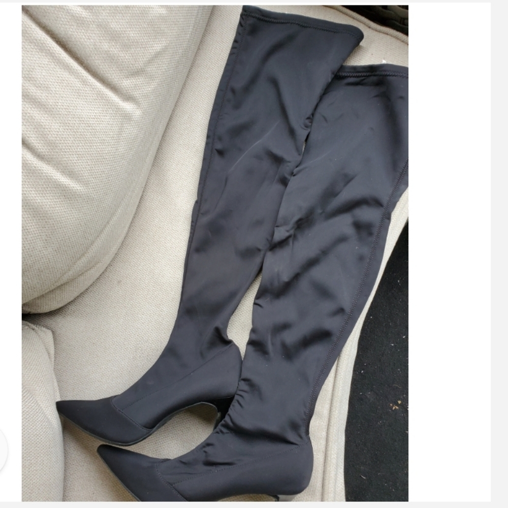 Boots - Picture 3 of 5